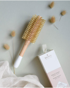 brosse ronde en bois picots 100% sanglier - bachca - l'atelier des belettes